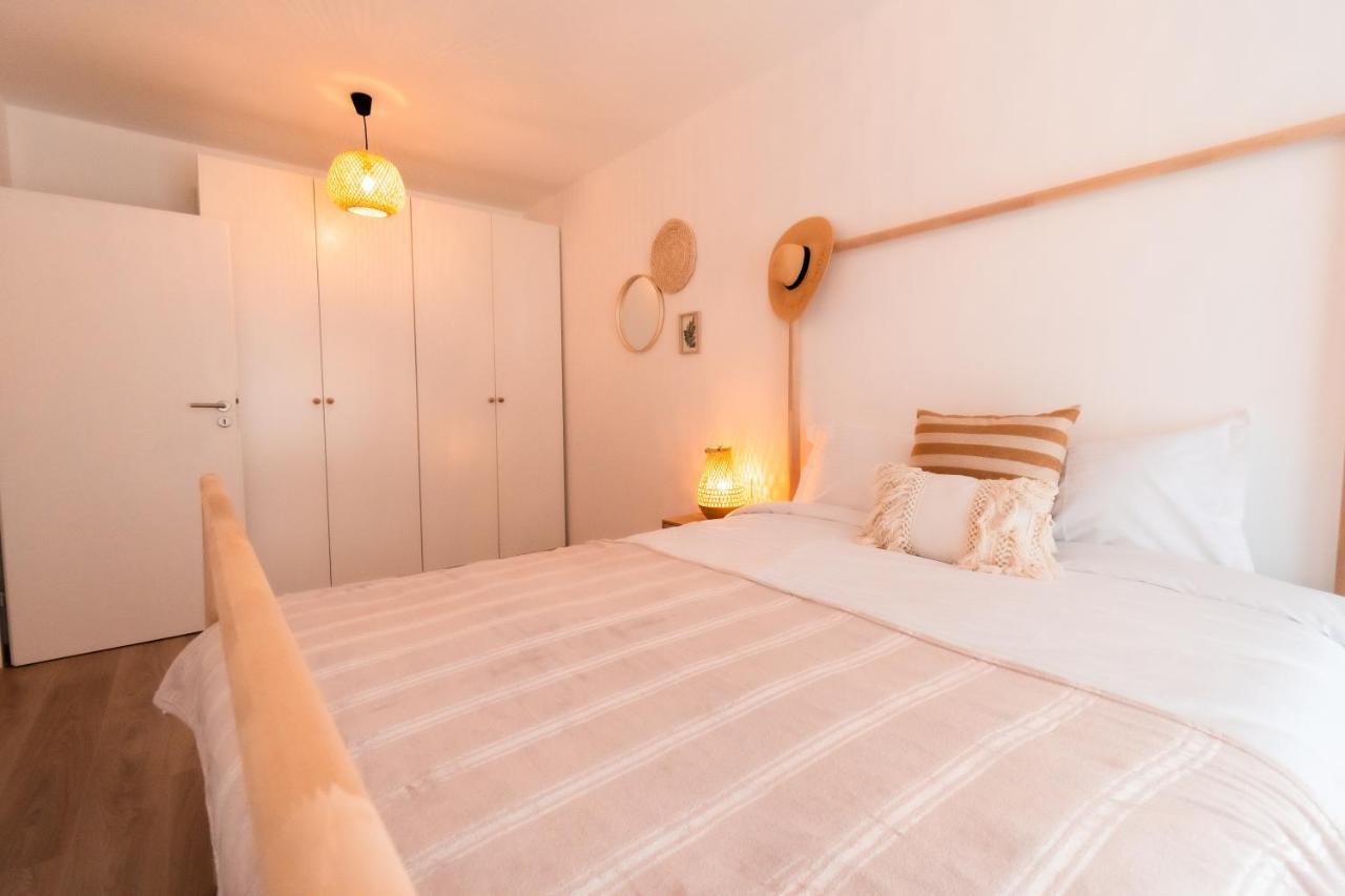 Brown Bear Apt. Boho Style Bedroom W/ City View & Free Parking Braşov Exteriör bild