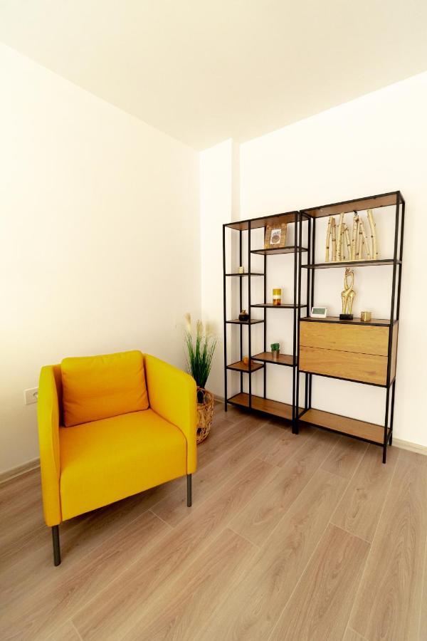 Brown Bear Apt. Boho Style Bedroom W/ City View & Free Parking Braşov Exteriör bild